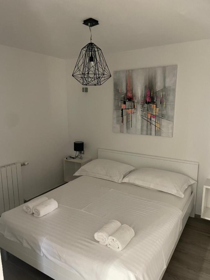 Apartments Belic With Pool 젤사 외부 사진