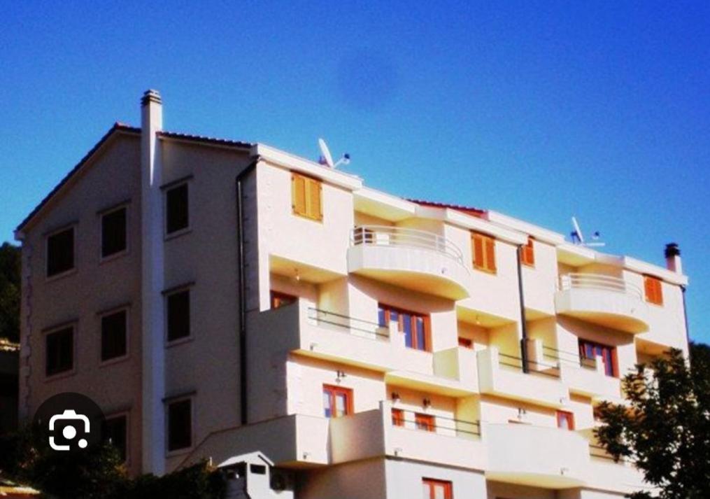 Apartments Belic With Pool 젤사 외부 사진